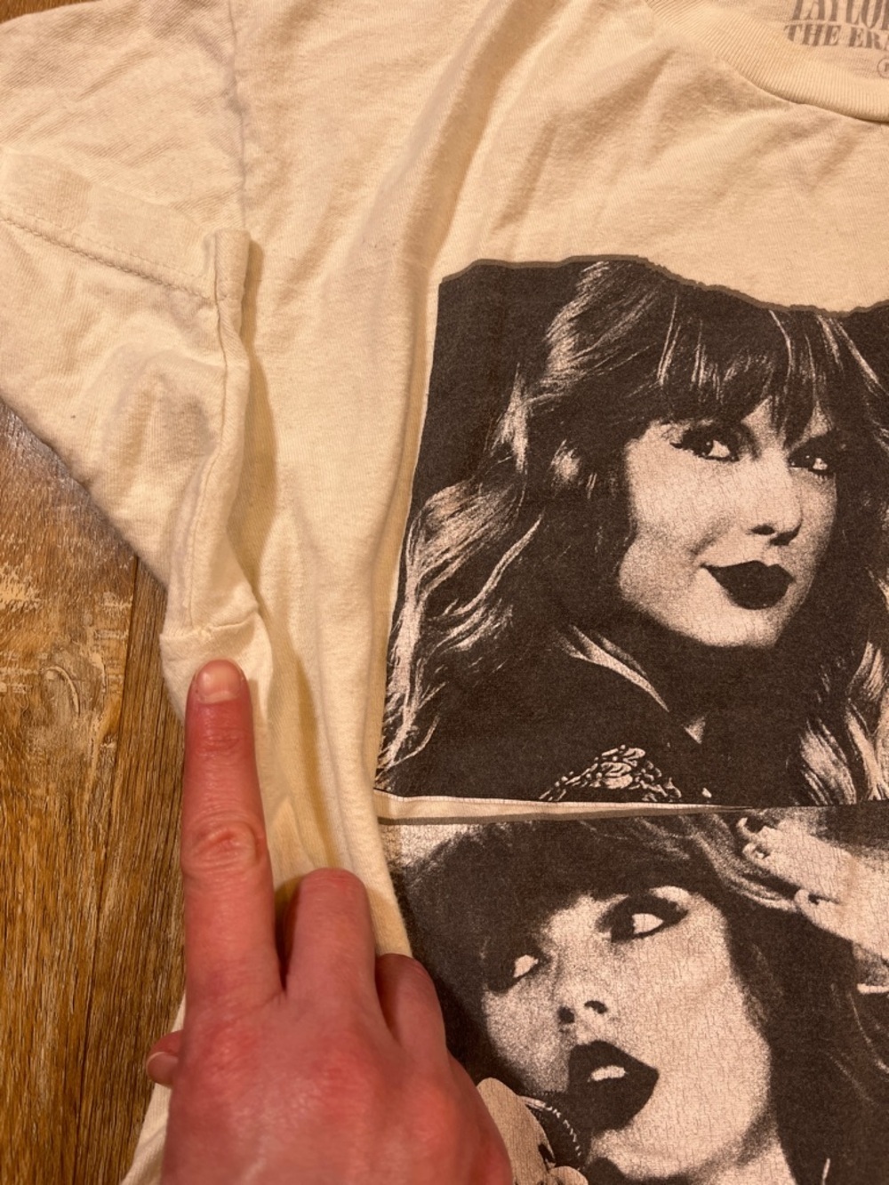 Taylor Swift The Eras Tour Graphic Concert Tee T-Shirt Medium M Folklore Cream - Picture 12 of 12